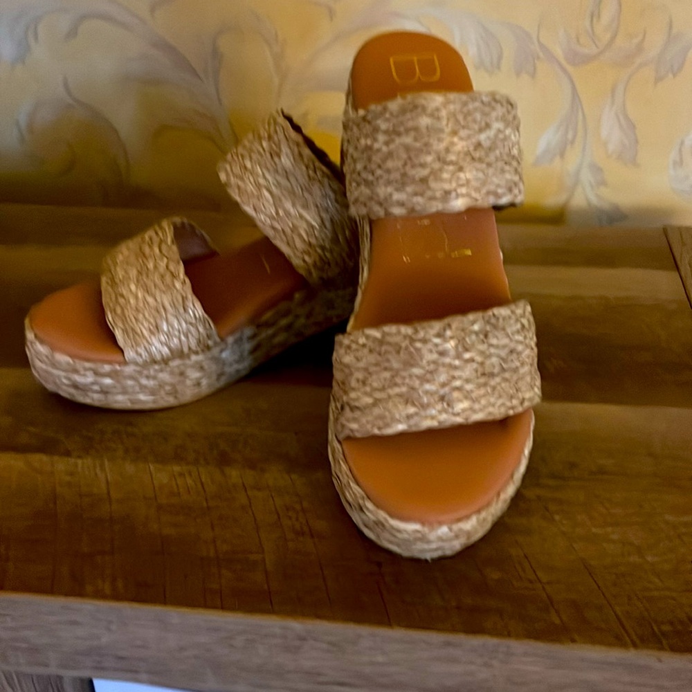 ☀️ Beach brand shoes size 9